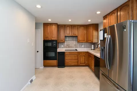 3921 Springoak Dr, Cincinnati, OH 45248 photo 6