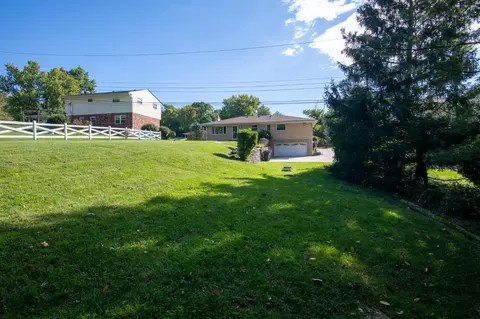 3921 Springoak Dr, Cincinnati, OH 45248 photo 2