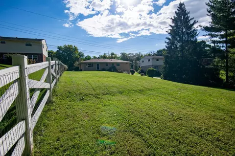3921 Springoak Dr, Cincinnati, OH 45248 photo 3