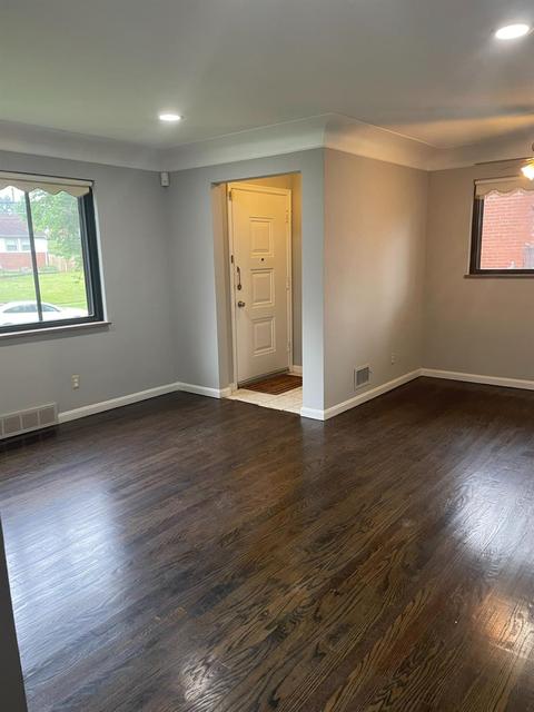 1058 Hempstead Dr, Cincinnati, OH 45231 photo 3
