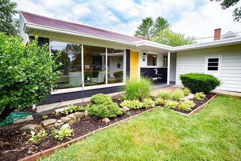 997 Hollytree Dr, Cincinnati, OH 45231 photo 1