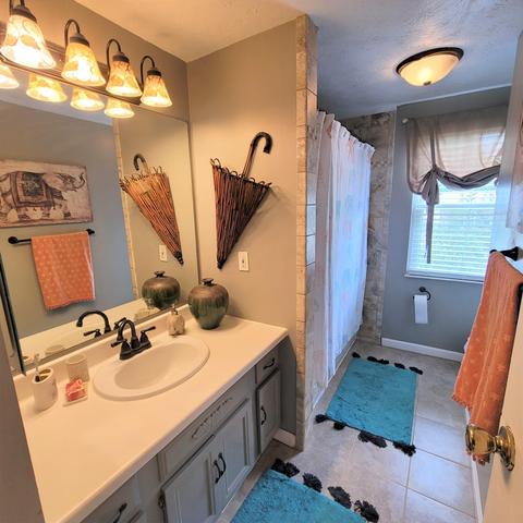 687 Woodgate Rd, Cincinnati, OH 45244 photo 10
