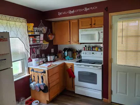 15 Damon Rd, Greenhills, OH 45218 photo 2