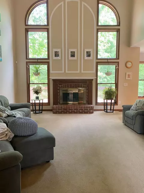 848 Castlebay Dr, Cincinnati, OH 45245 photo 3