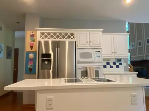 848 Castlebay Dr, Cincinnati, OH 45245 photo 6