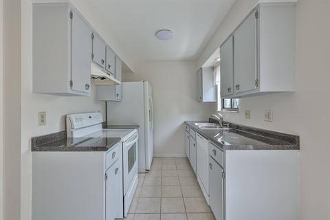 511 Halifax Cir, Cincinnati, OH 45244 photo 10