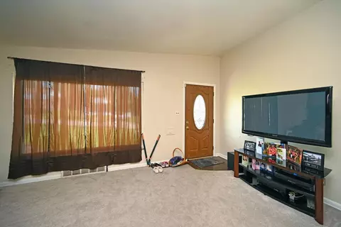 6065 Capri Dr, Cincinnati, OH 45224 photo 4