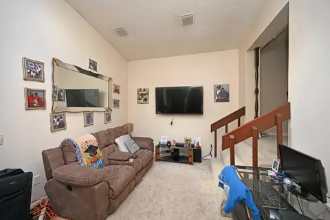 6065 Capri Dr, Cincinnati, OH 45224 photo 9