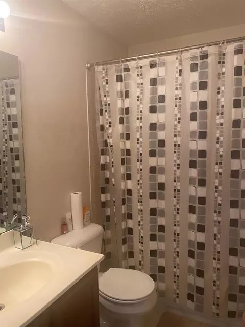 2484 Oaktree Pl, Cincinnati, OH 45238 photo 11