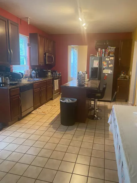 2484 Oaktree Pl, Cincinnati, OH 45238 photo 4