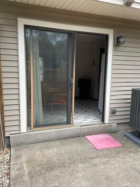67 Apple Ln, Cincinnati, OH 45255 photo 5