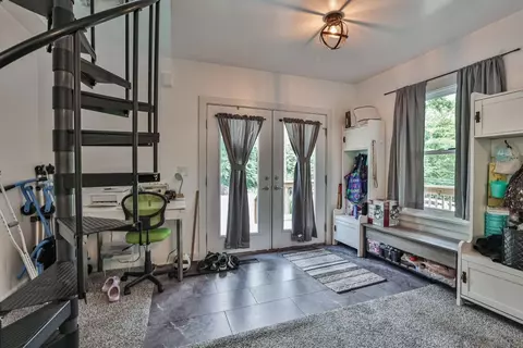 585 Sutton Rd, Cincinnati, OH 45230 photo 3