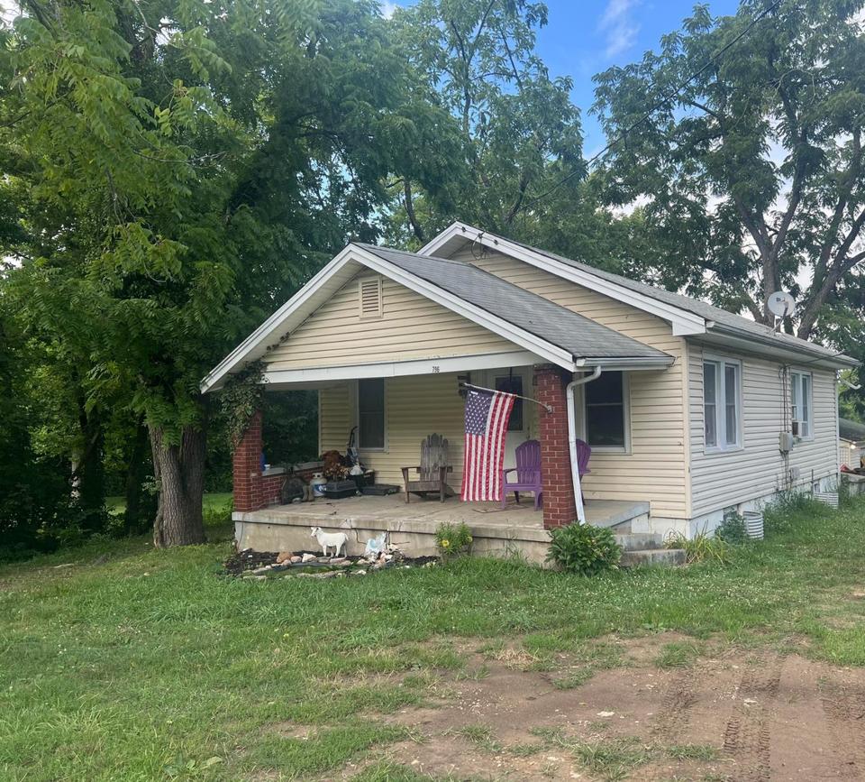 796 Millville Oxford Rd, Hamilton, OH 45013 1 photo MLS 1748315