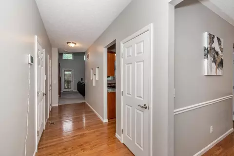 2424 Oaktree Pl, Cincinnati, OH 45238 photo 3