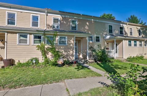13 Chalmers Ct, Greenhills, OH 45218 photo 2
