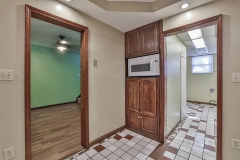 13 Chalmers Ct, Greenhills, OH 45218 photo 10