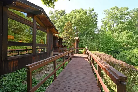 583 Rollingrock Ln, Cincinnati, OH 45255 photo 3
