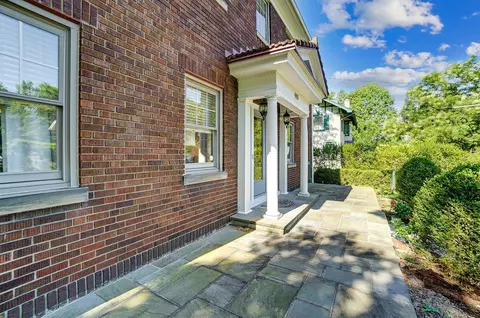 443 Warren Ave, Cincinnati, OH 45220 photo 3