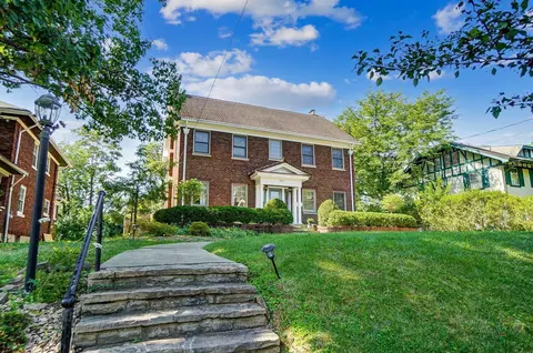 443 Warren Ave, Cincinnati, OH 45220 photo 2