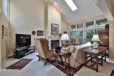 23 Spring Hill Dr, Mariemont, OH 45227 photo 4