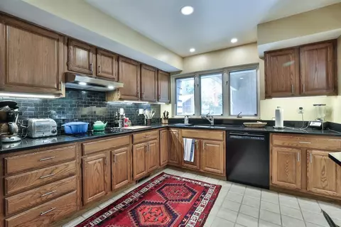 23 Spring Hill Dr, Mariemont, OH 45227 photo 12
