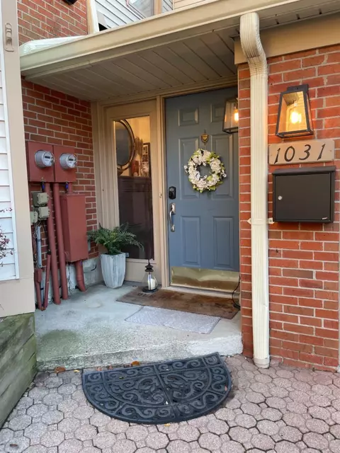 1031 Windsor St, Cincinnati, OH 45206 photo 2