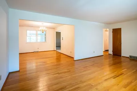 6557 Greentree Dr, Cincinnati, OH 45224 photo 5