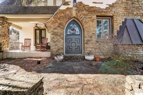9 Avon Fields Pl, Cincinnati, OH 45229 photo 4