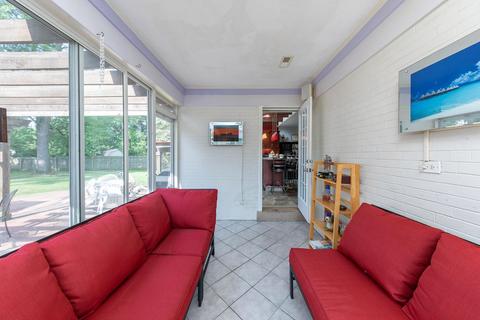 911 Garnoa Dr, Cincinnati, OH 45231 photo 14