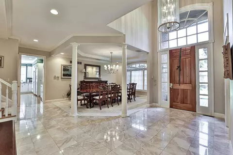 9 Hampton Ln, Cincinnati, OH 45208 photo 4