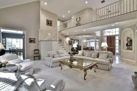 9 Hampton Ln, Cincinnati, OH 45208 photo 6