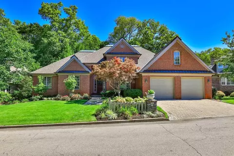 9 Hampton Ln, Cincinnati, OH 45208 photo 1