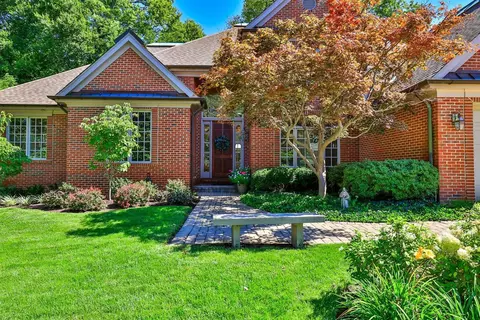 9 Hampton Ln, Cincinnati, OH 45208 photo 2
