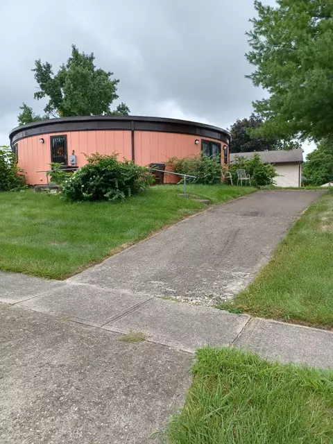 1304 Simpson Ct, Lincoln Heights, OH 45215 photo 3