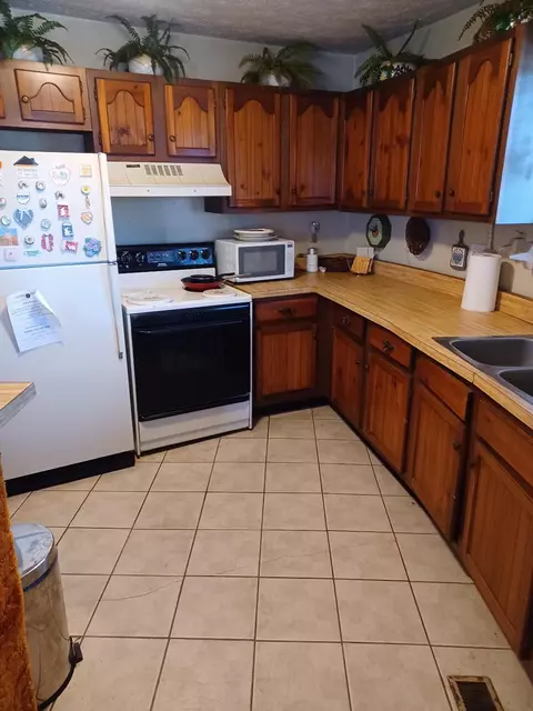1304 Simpson Ct, Lincoln Heights, OH 45215 photo 6