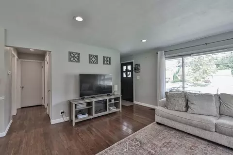 312 Ingram Rd, Greenhills, OH 45218 photo 4