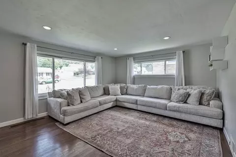 312 Ingram Rd, Greenhills, OH 45218 photo 5