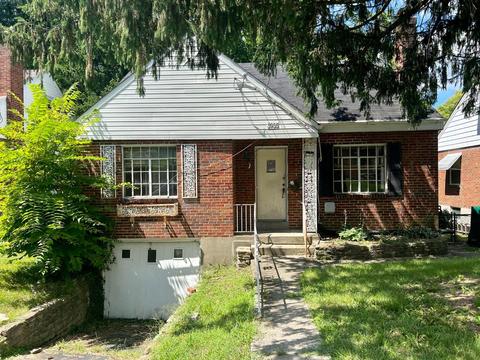 3935 Farrell Dr, Cincinnati, OH 45211 photo 1