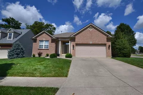 332 Red Cedar Ct, Hamilton Township, OH 45039 photo 2