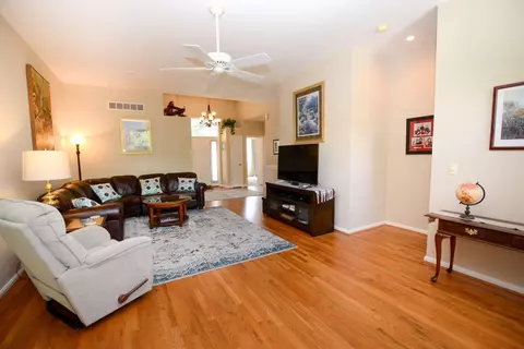 332 Red Cedar Ct, Hamilton Township, OH 45039 photo 9