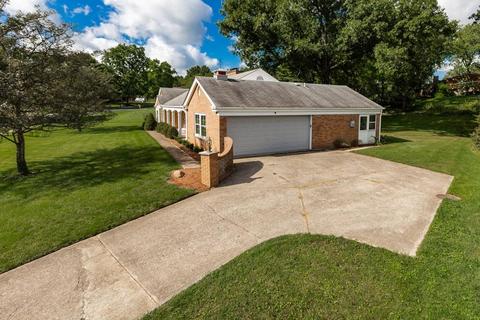 10303 Lochcrest Dr, Cincinnati, OH 45231 photo 2