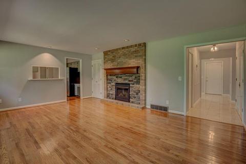 10303 Lochcrest Dr, Cincinnati, OH 45231 photo 3