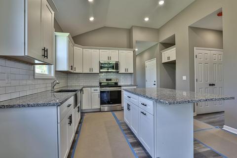 3384 Forestview Gdns, Cincinnati, OH 45211 photo 9