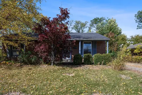 9285 Comstock Dr, Cincinnati, OH 45231 photo 2