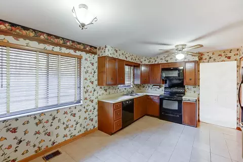 6704 Devonwood Dr, Cincinnati, OH 45224 photo 9