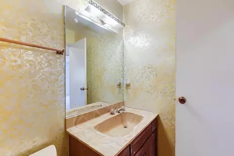 6704 Devonwood Dr, Cincinnati, OH 45224 photo 25
