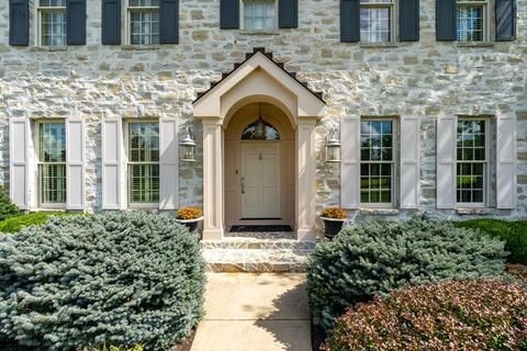 2 Larking Dr, Cincinnati, OH 45242 photo 3