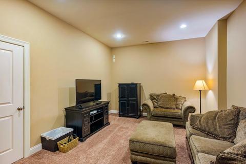 2 Larking Dr, Cincinnati, OH 45242 photo 40