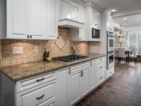 6704 Miami Bluff Dr, Mariemont, OH 45227 photo 17