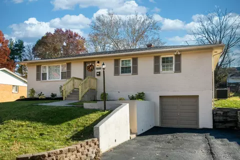 9096 Tag Dr, Cincinnati, OH 45231 photo 2